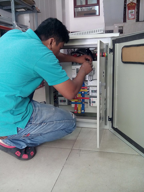 Lắp đặt tủ bảng điện - Xây Lắp Điện Thùy Dương - Công Ty TNHH Một Thành Viên Thùy Dương