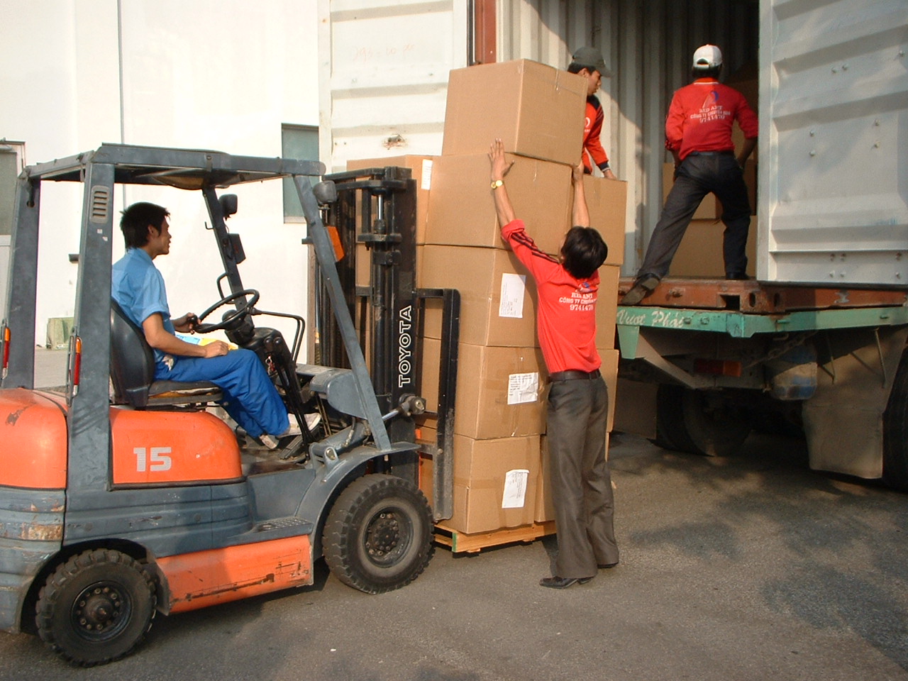 Dịch vụ bốc xếp hàng hóa - Vận Tải Mạnh Cường Quân - Công Ty TNHH Một Thành Viên Mạnh Cường Quân