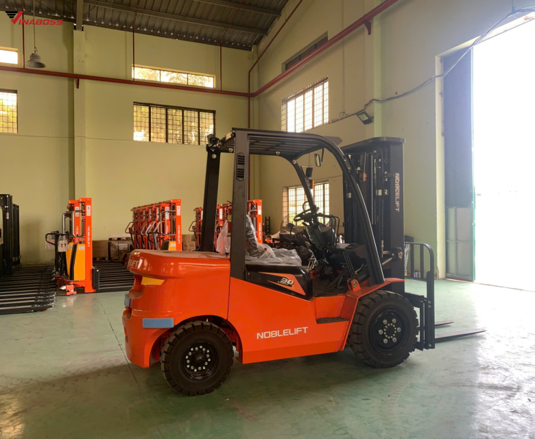 Xe nâng dầu Diesel ngồi lái Noblelift