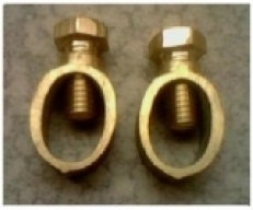 Ốc siết cáp giữa dây đồng và cọc