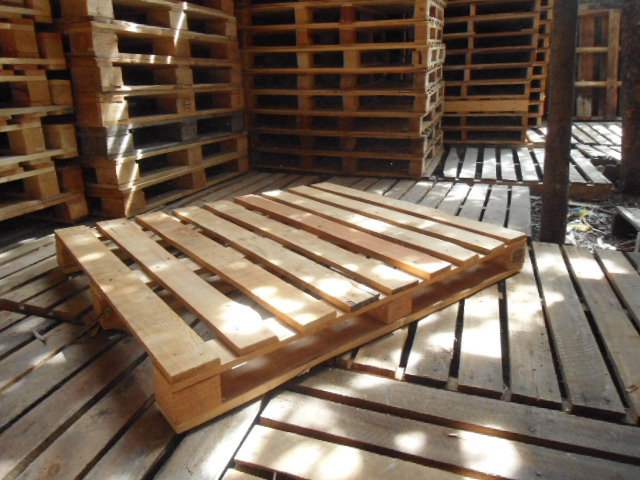 Pallet gỗ