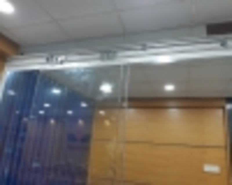 Cửa bán tự động - Cửa Tự Động Gia Khang - Công Ty TNHH Cửa Và Phụ Kiện Kính Gia Khang