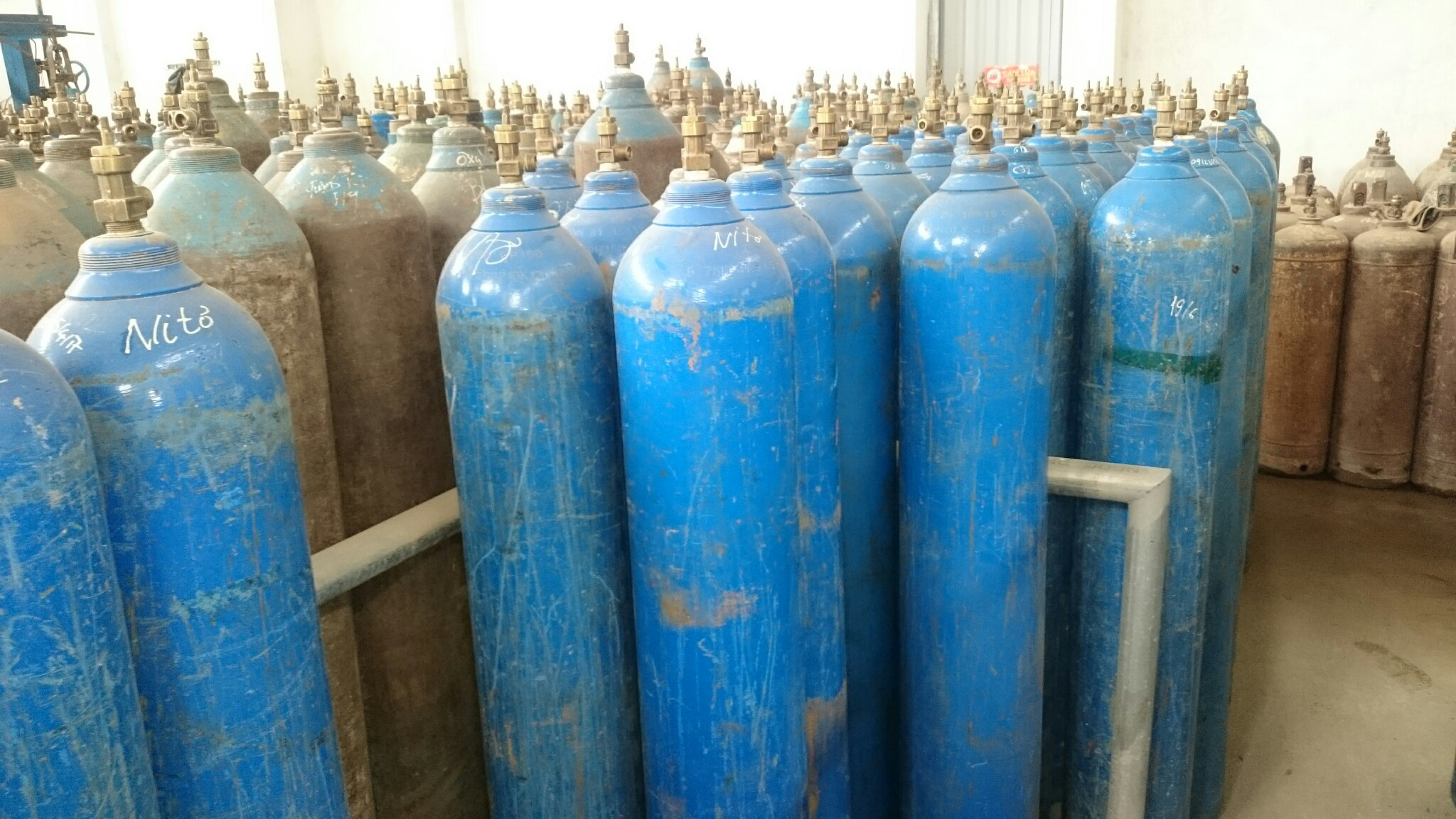 Bình chứa khí nén - Khí Công Nghiệp Hỷ Vân - Công Ty TNHH Hỷ Vân