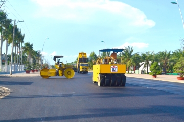 Xe thi công nhựa nóng - Bê Tông UDEC - Công Ty Cổ Phần Xây Dựng Và Phát Triển Đô Thị Tỉnh Bà Rịa - Vũng Tàu