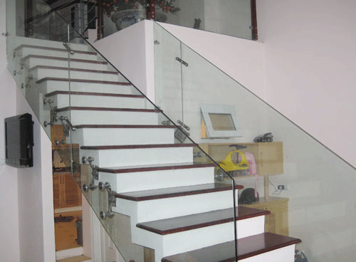 Cầu thang, lan can kính - Công Ty CP Xây Dựng Sản Xuất Và Thương Mại Tân Sáng Tạo