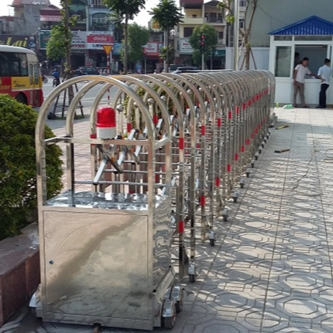 Cổng xếp inox - Công Ty TNHH Dịch Vụ Thương Mại Và Xây Dựng Thành Phát