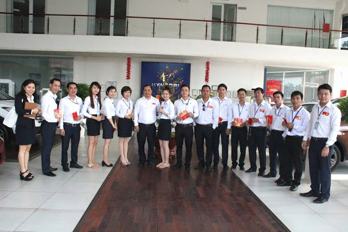 Đội ngũ nhân viên Huyndai Bình Dương - Công Ty TNHH Hyundai Bình Dương