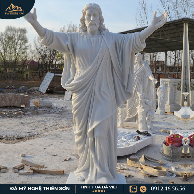 Tượng chúa bằng đá