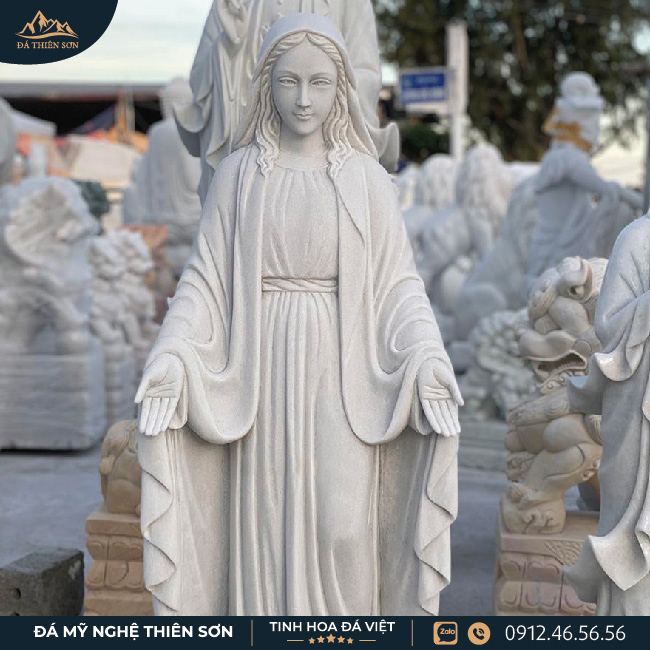 Tượng đứa mẹ bằng đá