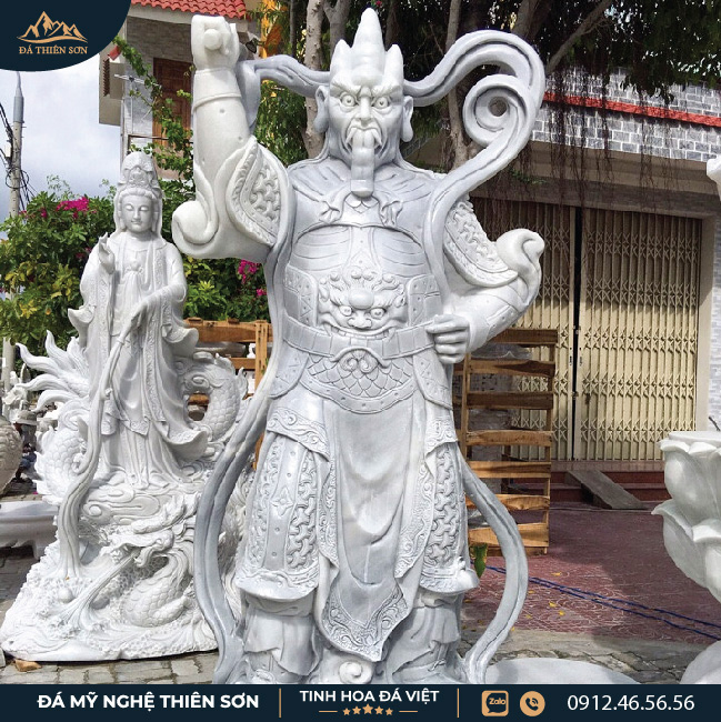 Tượng hộ pháp bằng đá