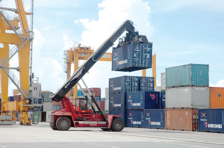 Dịch vụ bốc xếp hàng hóa tại cảng - Đại Lý Hải Quan Miền Trung - Công Ty TNHH Tiếp Vận Hà Đức