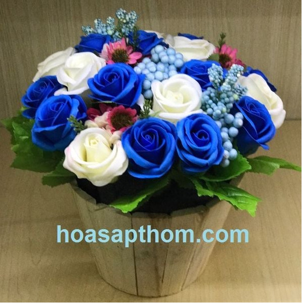 Chậu hoa hồng sáp thơm để bàn màu xanh - Phụ Kiện Ngành Hoa Hà Mi - Công Ty TNHH Thương Mại Dịch Vụ Hà Mi