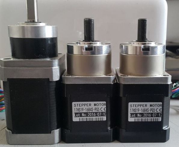 Động cơ kèm hộp số