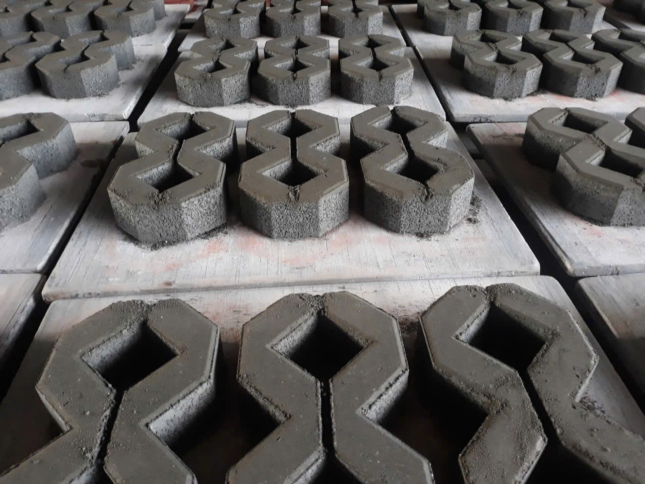 Gạch Block ép sần, gạch trồng cỏ - Gạch P&T - Công Ty TNHH P&T