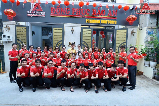Đội ngũ nhân sự