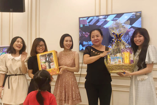 Hình ảnh công ty Hoa Tay