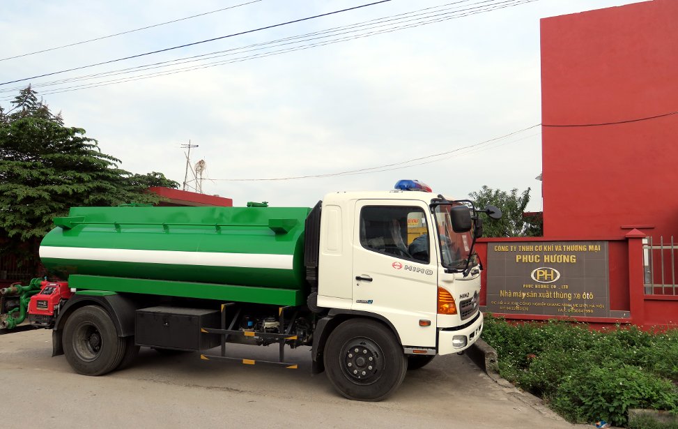 Xe xitec phun nước rửa đường - Công Ty Cổ Phần Ngôi Sao Quốc Tế VTP