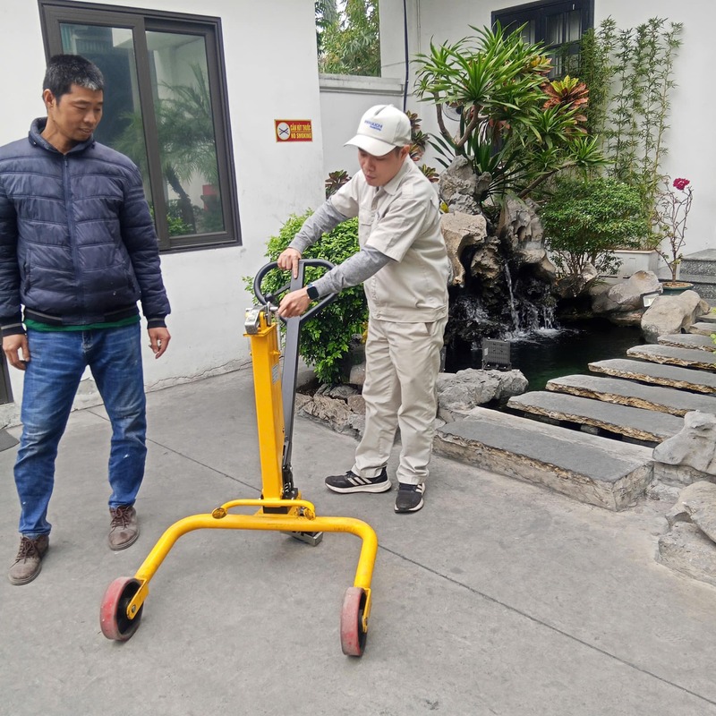 Xe nâng di chuyển phuy