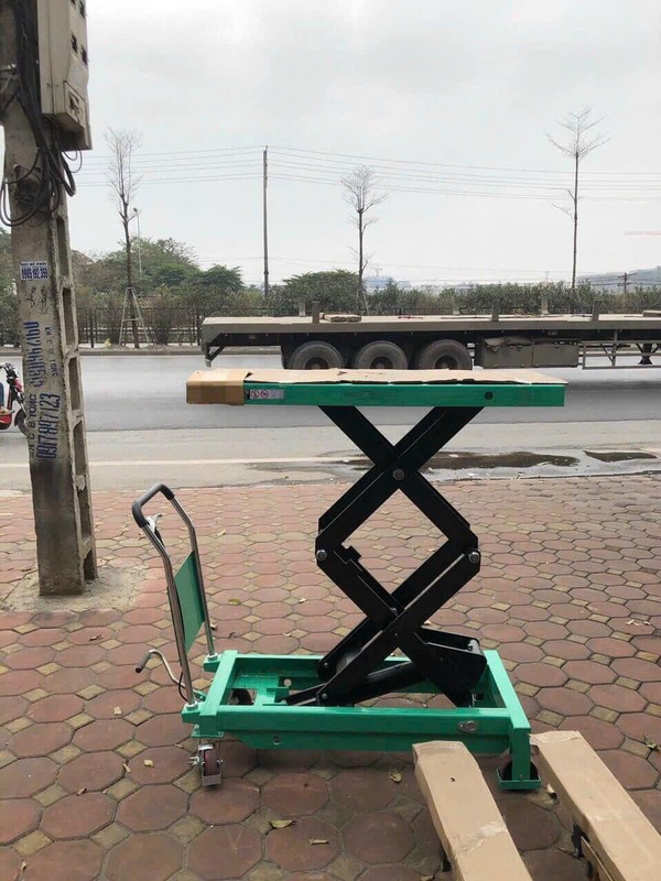 Xe nâng mặt bàn