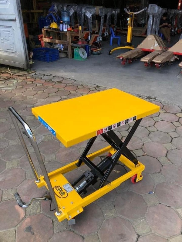 Xe nâng mặt bàn