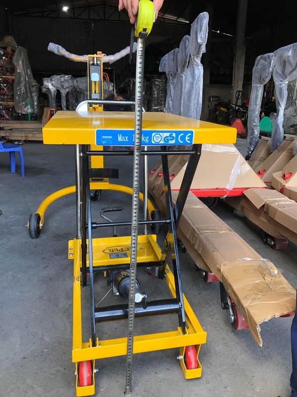 Xe nâng mặt bàn
