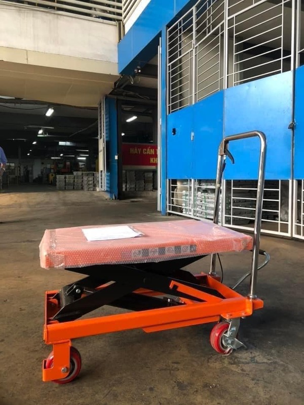 Xe nâng mặt bàn