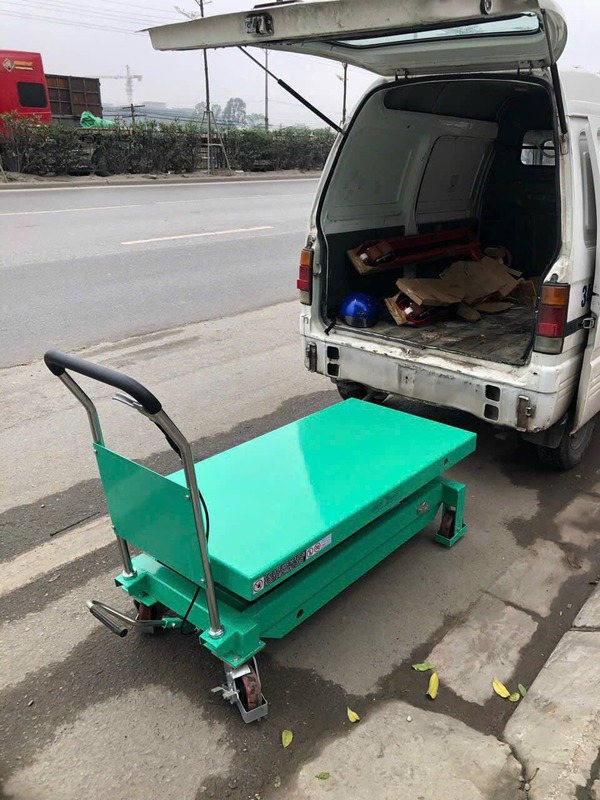 Xe nâng mặt bàn
