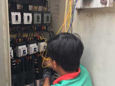 Thi công lắ đặt tủ bù hạ thế - Công Ty TNHH Kỹ Thuật Cơ Điện Khôi Việt Phát