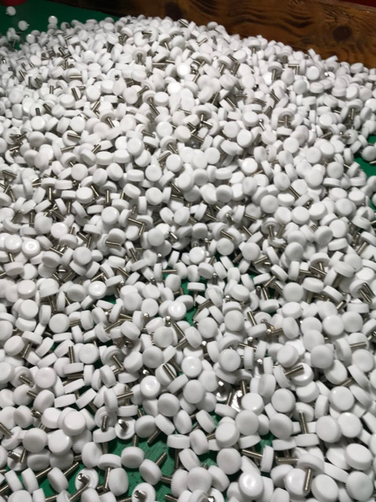 Núm tủ nhựa - Nhựa Bảo Trâm - Công Ty TNHH Nhựa Bảo Trâm