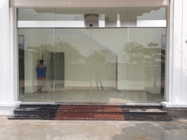 Cửa kính tự động