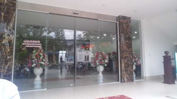 Cửa kính tự động