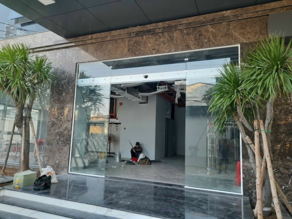 Cửa kính tự động