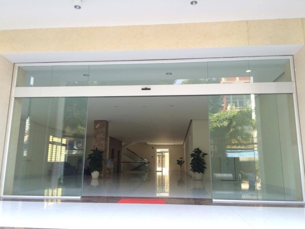Cửa kính tự động