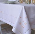 Thêu khăn trải bàn