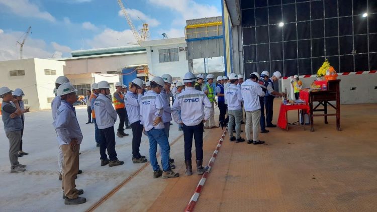 Thi công dự án cửa bạt công ty dầu khí PTSC 2.000m2