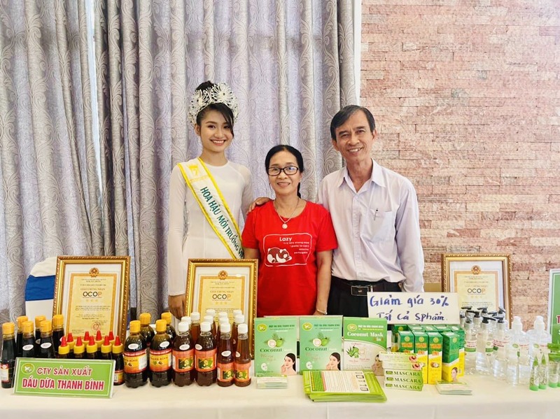 Hình ảnh dầu dừa Thanh Bình tại triển lãm - Dầu Dừa Thanh Bình - Công Ty TNHH Thương Mại Dịch Vụ Và Sản Xuất Dầu Dừa Thanh Bình