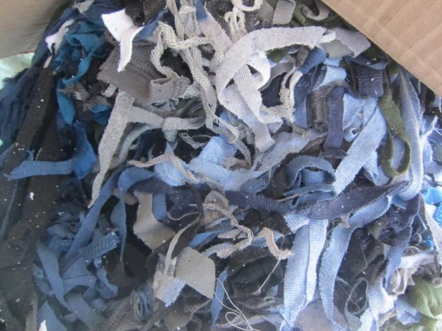 Vải vụn, giẻ lau máy - Cơ Sở Sản Xuất Bao Tay Bảo Hộ Lao Động Luận Lợi