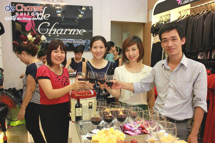 Hình ảnh công ty De Charme - May Đồng Phục De Charme - Công Ty Cổ Phần Sản Xuất Và Thương Mại De Charme