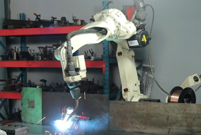Robot hàn tự động - Khuôn Mẫu Tiến Huy - Công Ty TNHH  Cơ Khí Khuôn Mẫu Tiến Huy