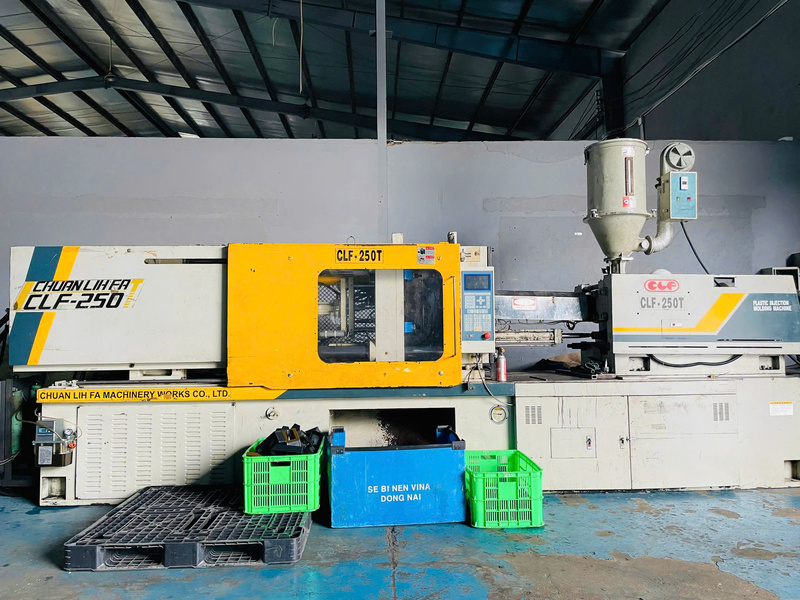 Máy ép nhựa - Khuôn Mẫu Tiến Huy - Công Ty TNHH  Cơ Khí Khuôn Mẫu Tiến Huy