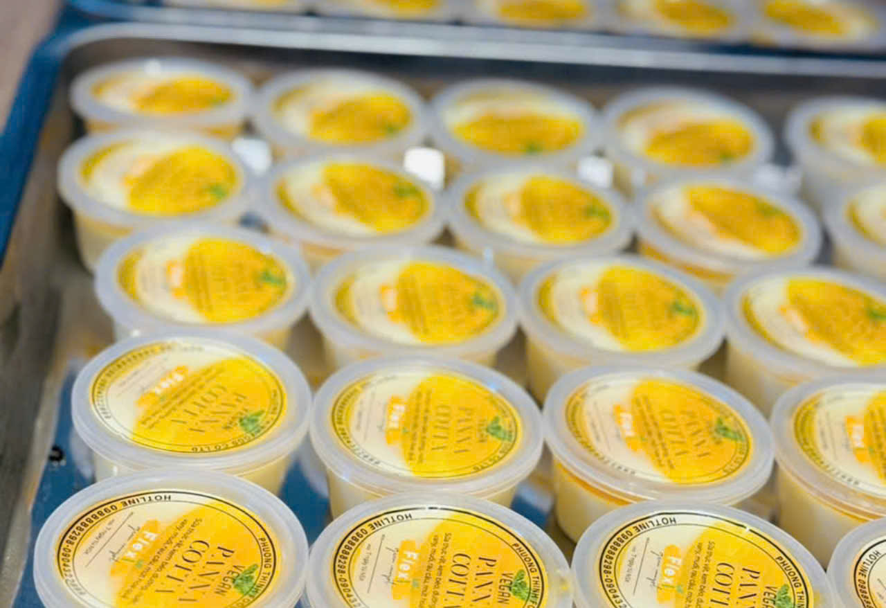 Panna cotta - Thực Phẩm Chay Phương Thịnh - Công Ty TNHH Thực Phẩm và Dịch Vụ Ăn Uống Phương Thịnh
