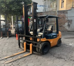 Xe nâng 2,5 tấn số sàn - Công Ty Cổ Phần Thiết Bị Công Nghiệp Vilege