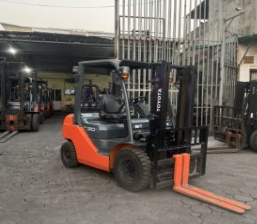 Xe nâng 2 tấn - Công Ty Cổ Phần Thiết Bị Công Nghiệp Vilege