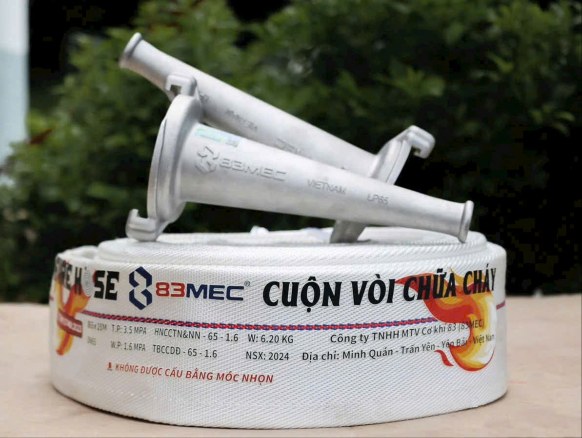 Cuộn vòi chữa cháy và lăng