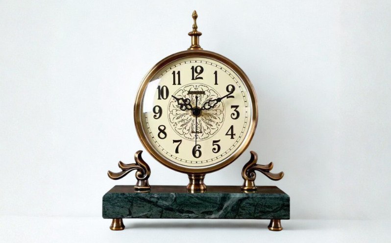 Đồng hồ để bàn GB17