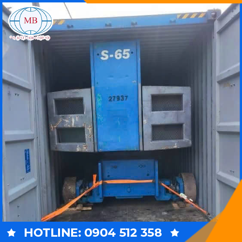 Vận tải hàng hóa bằng xe container, xe tải