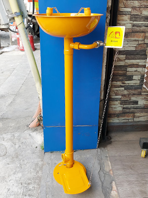 Bồn rửa mắt khẩn cấp chân đứng
