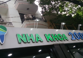 Bảng hiệu chữ nổi mica Nha Khoa 2000 - Quảng Cáo Hoàng Long - Công Ty TNHH TMDV Quảng Cáo Hoàng Long