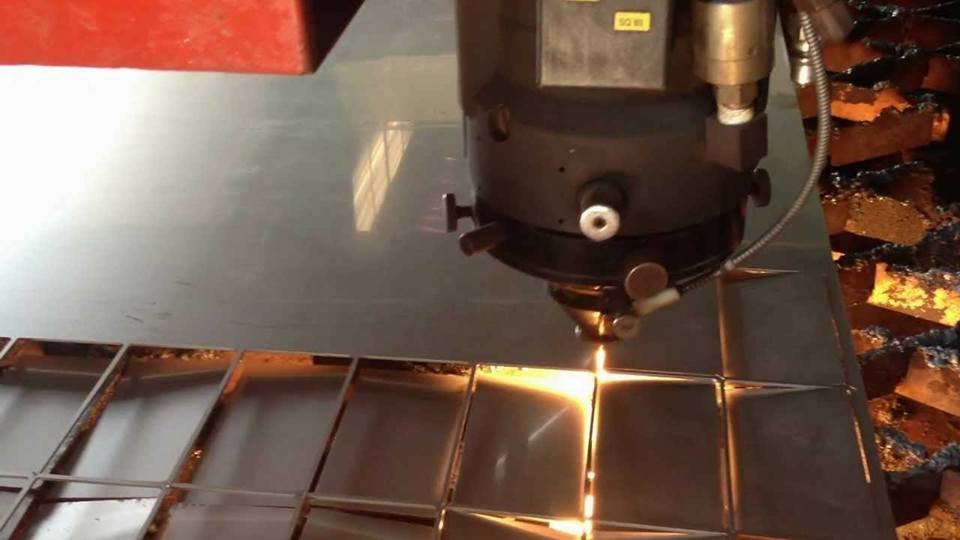 Máy cắt Laser