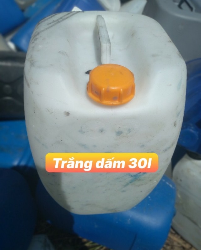 Can nhựa